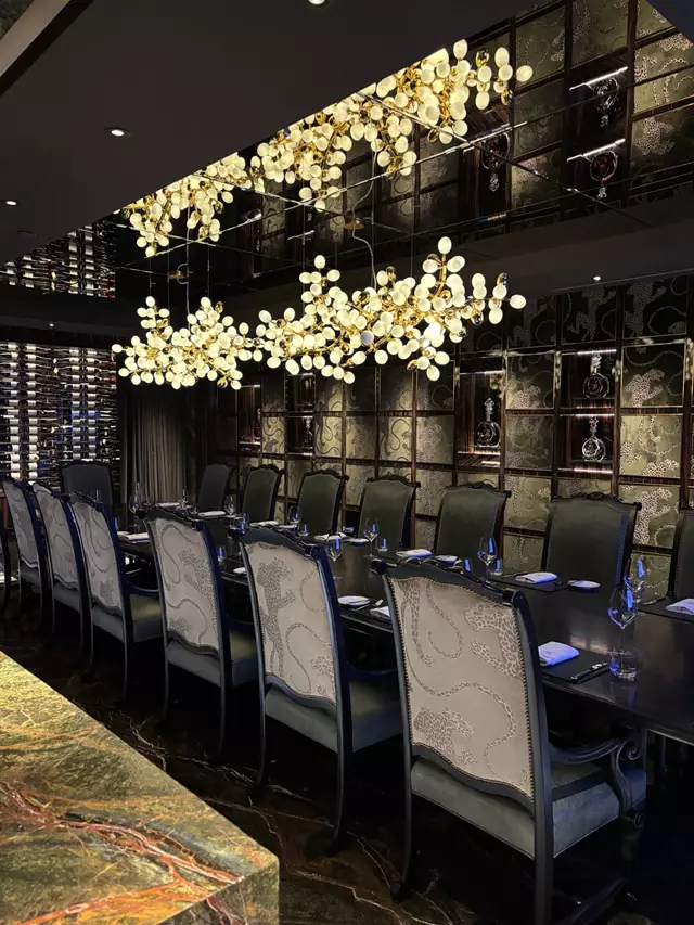 Restaurants: Harbour 60 6