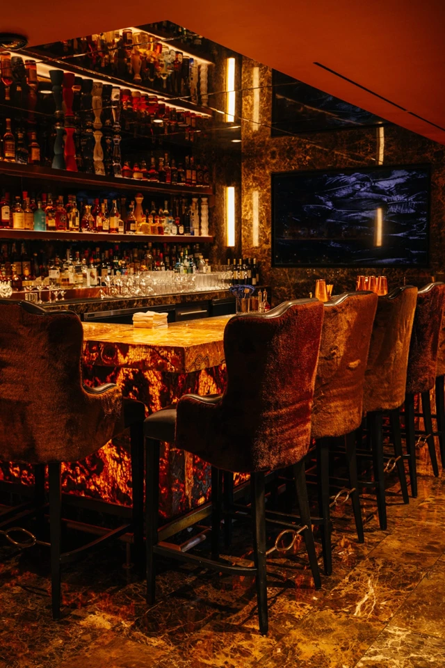 Restaurants: Harbour 60 13