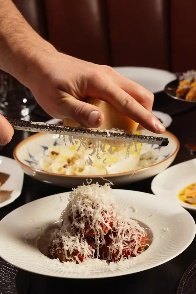 Restaurants: Harbour 60 18