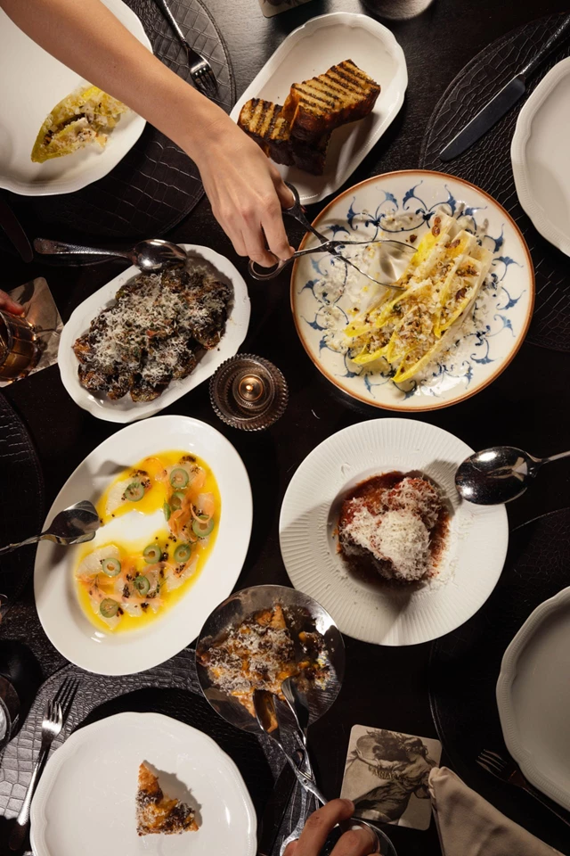 Restaurants: Harbour 60 16