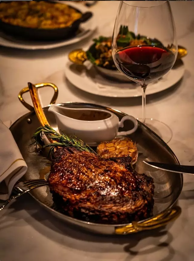 Restaurants: Harbour 60 10