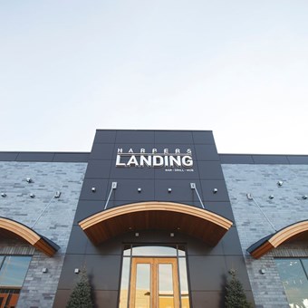 Restaurants: Harpers Landing Bar Grill Hub 23