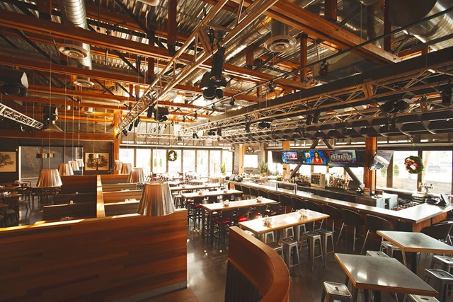 Restaurants: Harpers Landing Bar Grill Hub 4