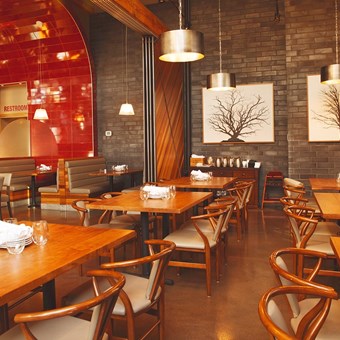 Restaurants: Harpers Landing Bar Grill Hub 9