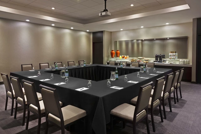 Hotels: Hilton Suites Toronto/Markham 5