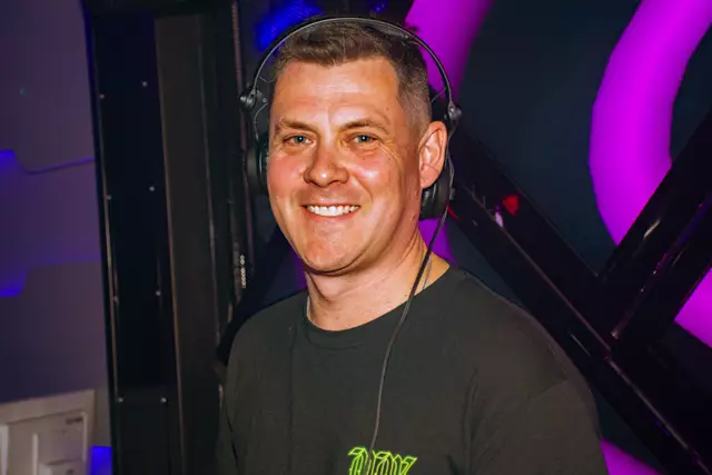 Disc Jockey's / DJs: House Party DJ 5