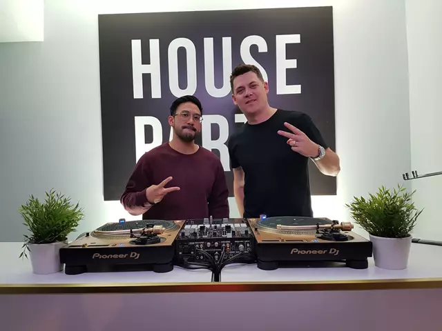 Disc Jockey's / DJs: House Party DJ 2