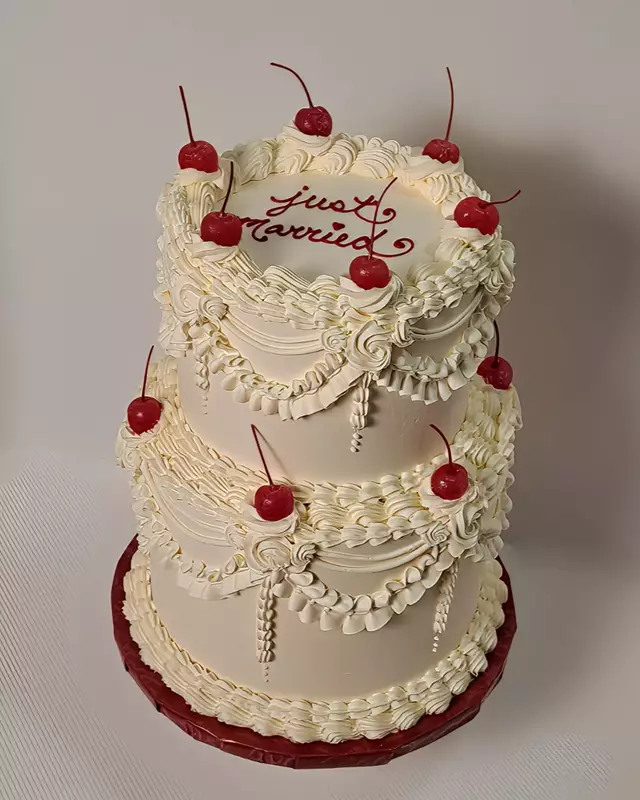 Wedding Cakes: Iced Cake Boutique 4