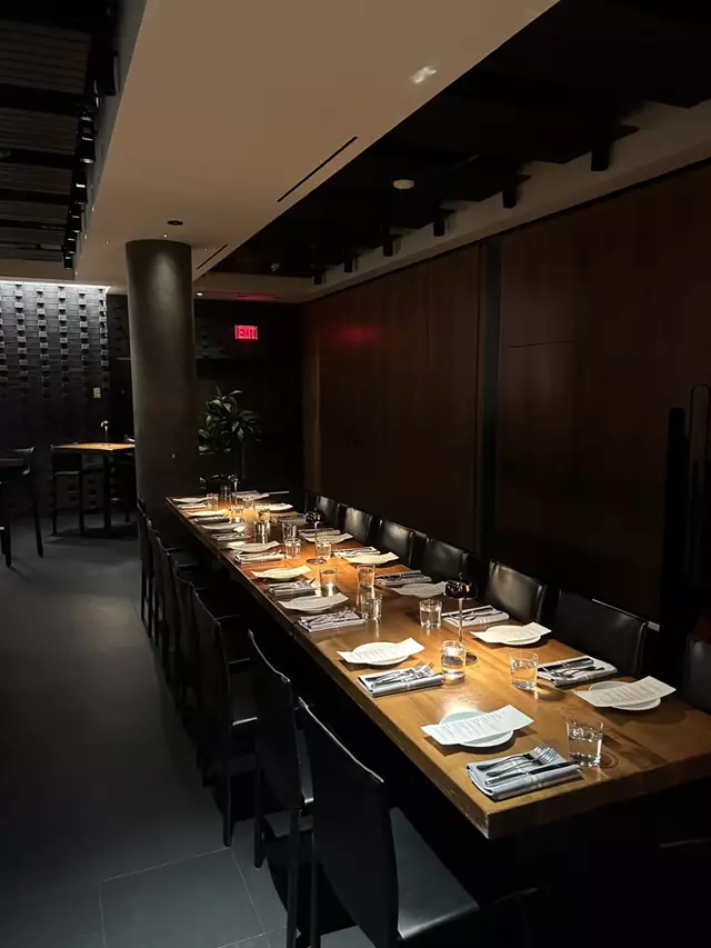 Restaurants: JOEY Eaton Centre 6