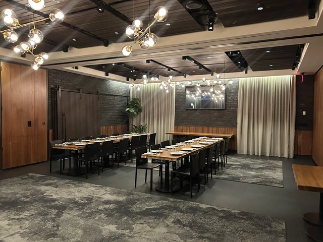 Restaurants: JOEY Eaton Centre 2