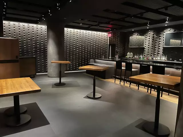 Restaurants: JOEY Eaton Centre 3