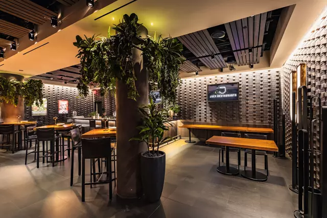 Restaurants: JOEY Eaton Centre 3