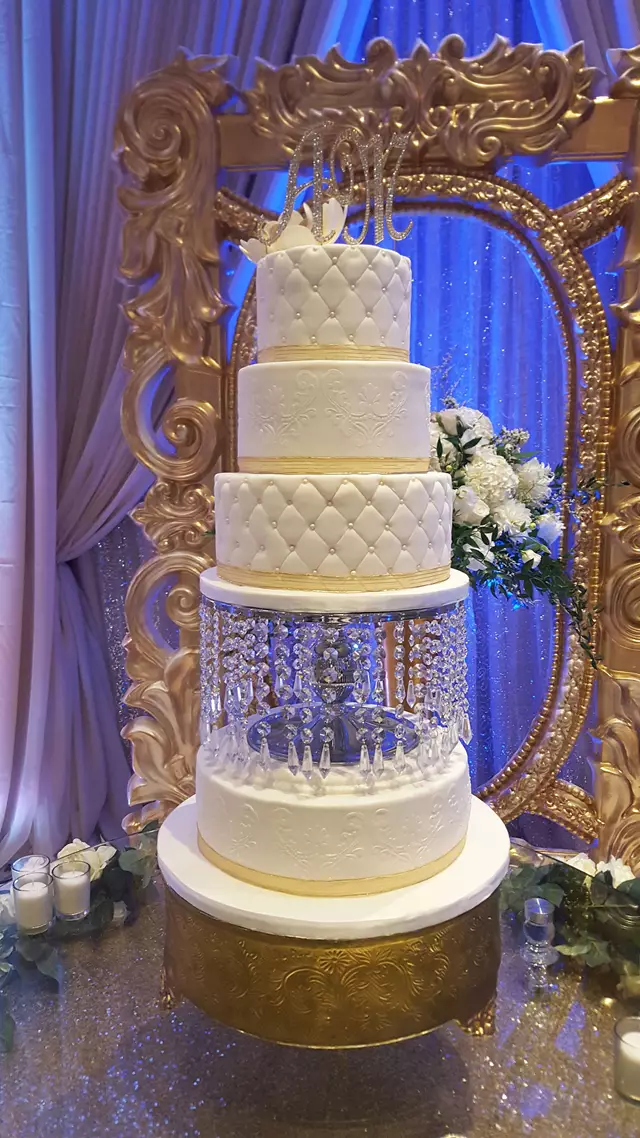 Wedding Cakes: Just Temptations 1