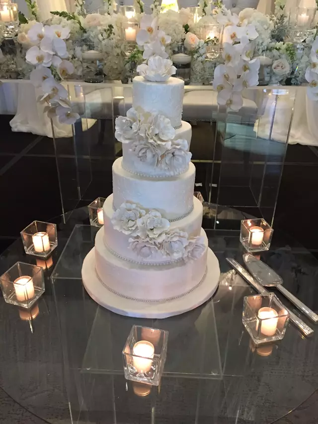 Wedding Cakes: Just Temptations 3