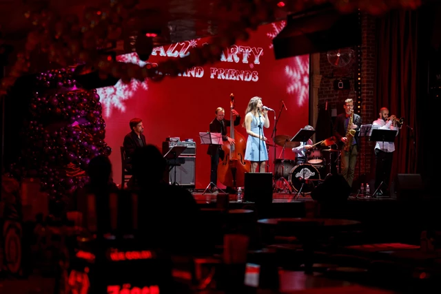 Live Music & Bands: Karina Muhir Jazz Trio 13