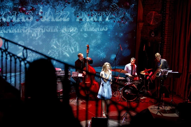 Live Music & Bands: Karina Muhir Jazz Trio 7