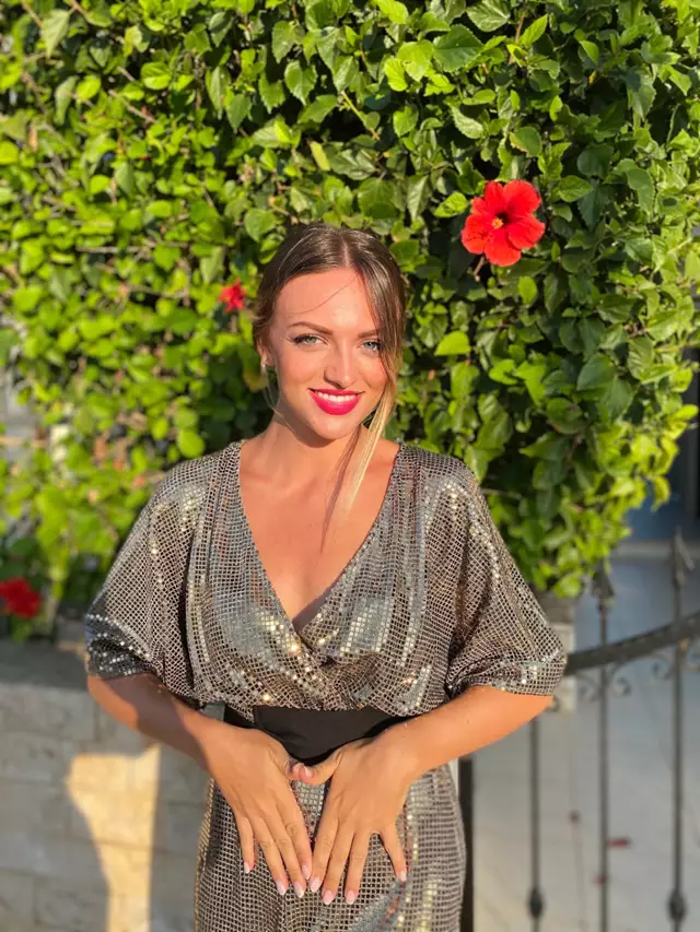 Live Music & Bands: Karina Muhir Jazz Trio 22