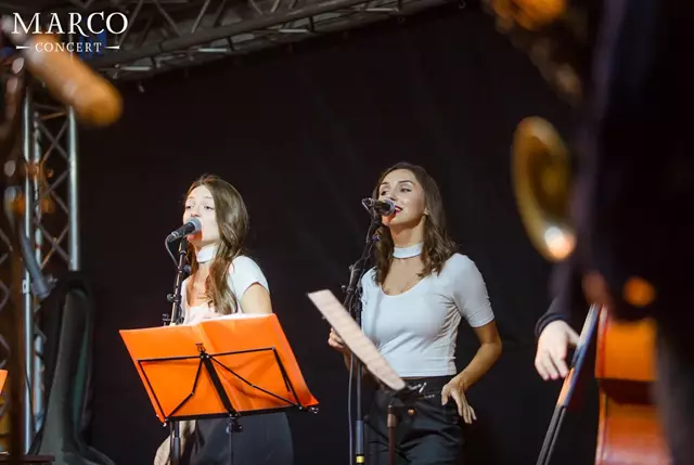 Live Music & Bands: Karina Muhir Jazz Trio 15