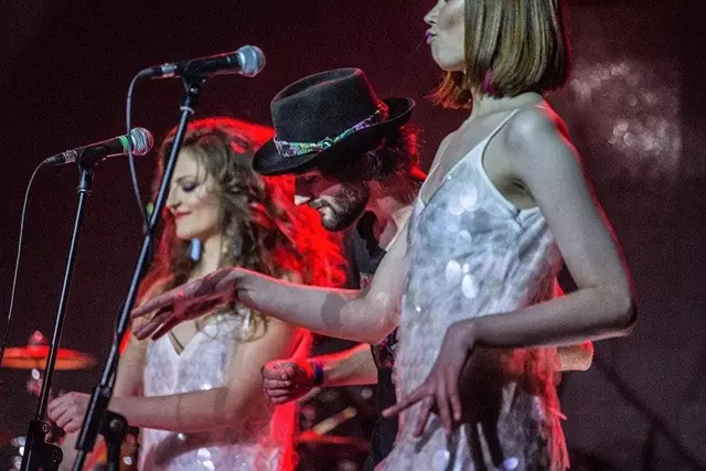 Live Music & Bands: Karina Muhir Jazz Trio 21