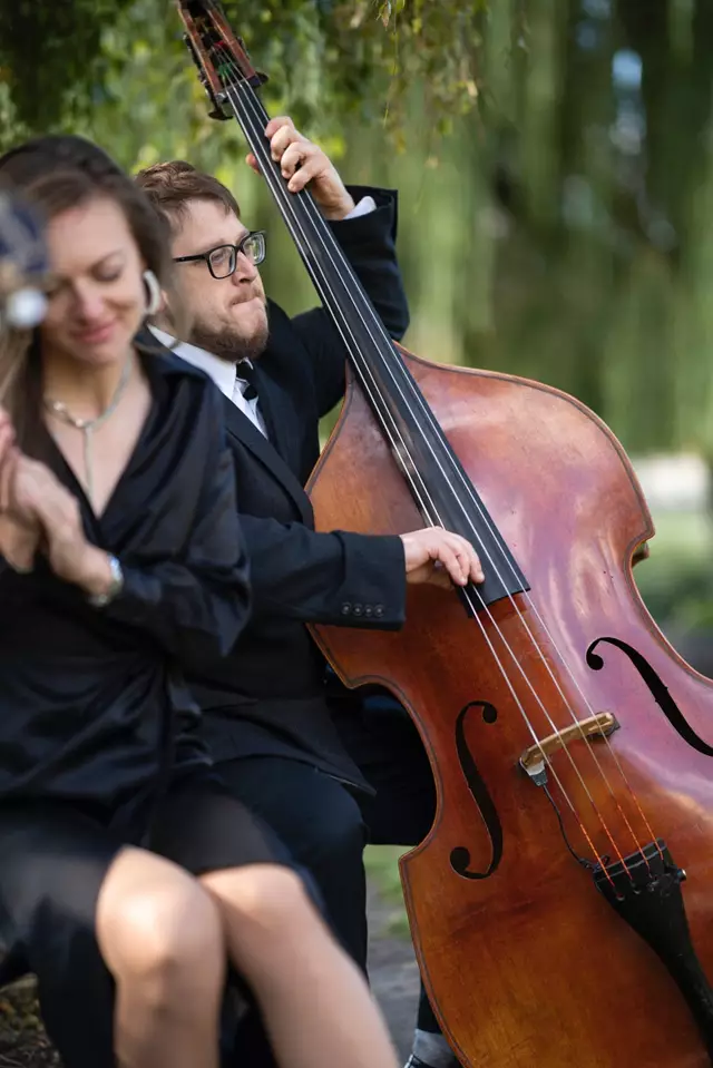 Live Music & Bands: Karina Muhir Jazz Trio 10