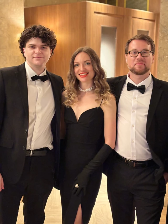 Live Music & Bands: Karina Muhir Jazz Trio 1