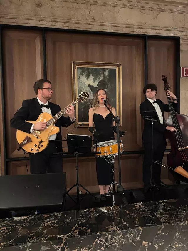 Live Music & Bands: Karina Muhir Jazz Trio 2