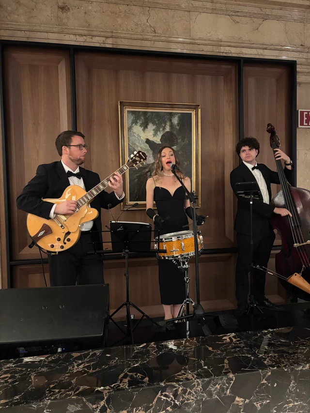 Live Music & Bands: Karina Muhir Jazz Trio 2