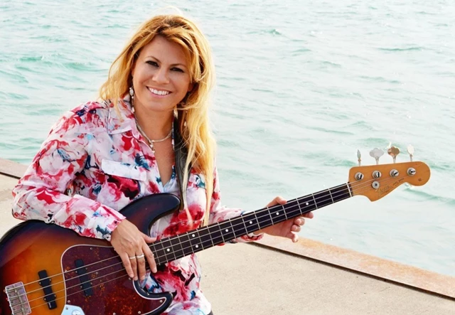 Kim Schofield | Leader & bassist