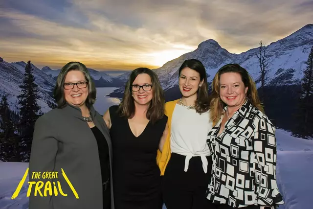 Photo Booths: LOL Photo Booth 24