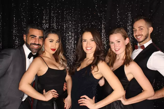 Photo Booths: LOL Photo Booth 21