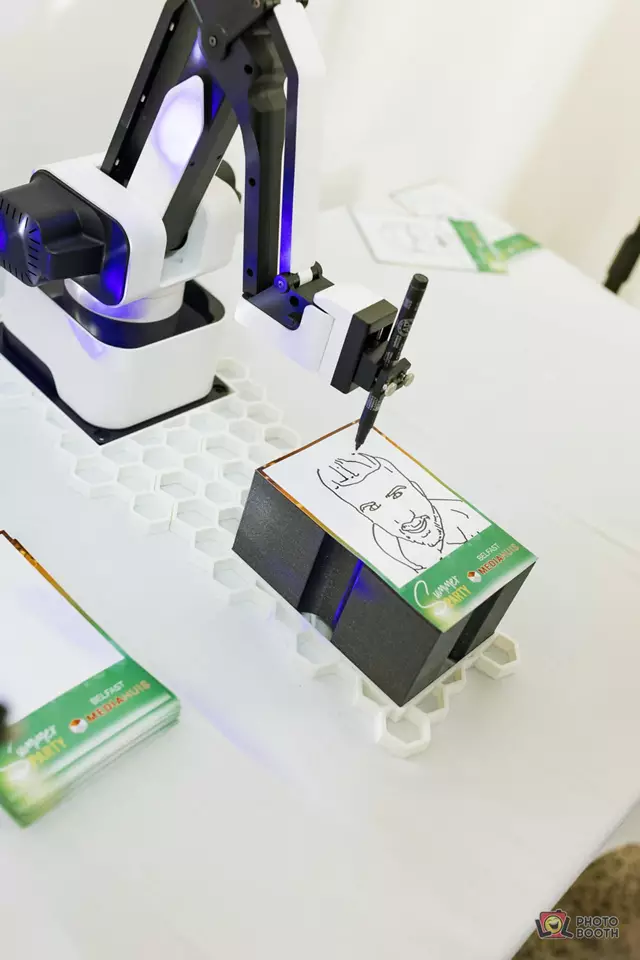 Photo Booths: LOL Photo Booth 9