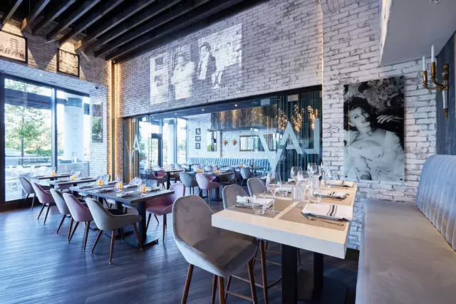 Restaurants: La Vecchia Lakeshore 19