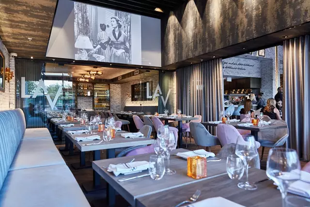 Restaurants: La Vecchia Lakeshore 24