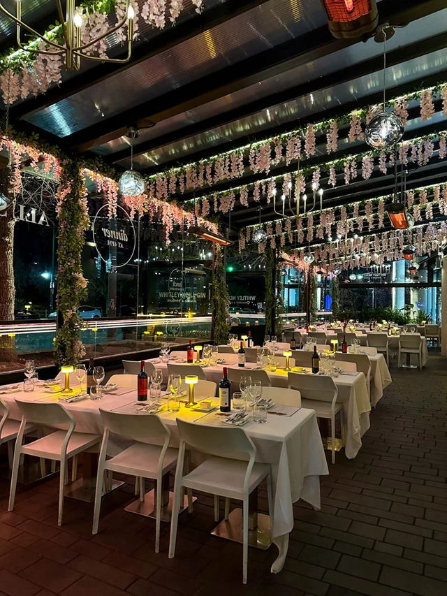 Restaurants: La Vecchia Lakeshore 14