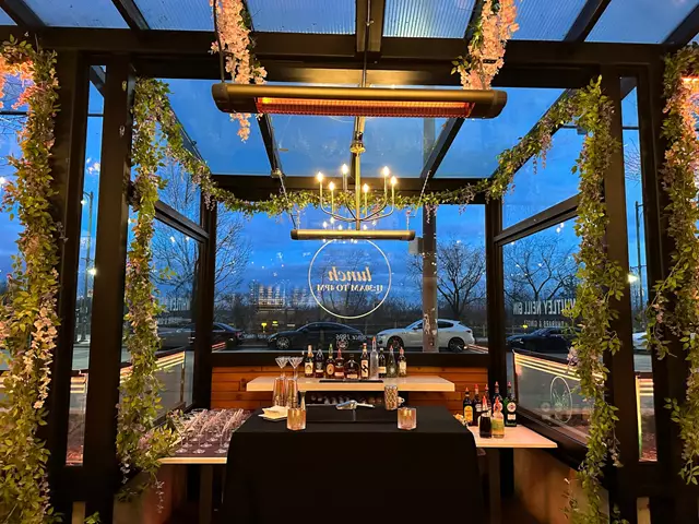 Restaurants: La Vecchia Lakeshore 6