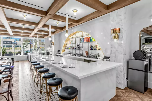 Restaurants: Lago Pizza & Pasta Bar 11