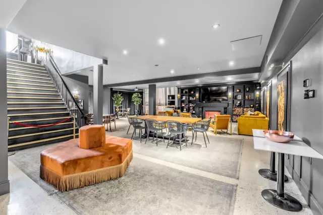 Restaurants: Lago Pizza & Pasta Bar 9