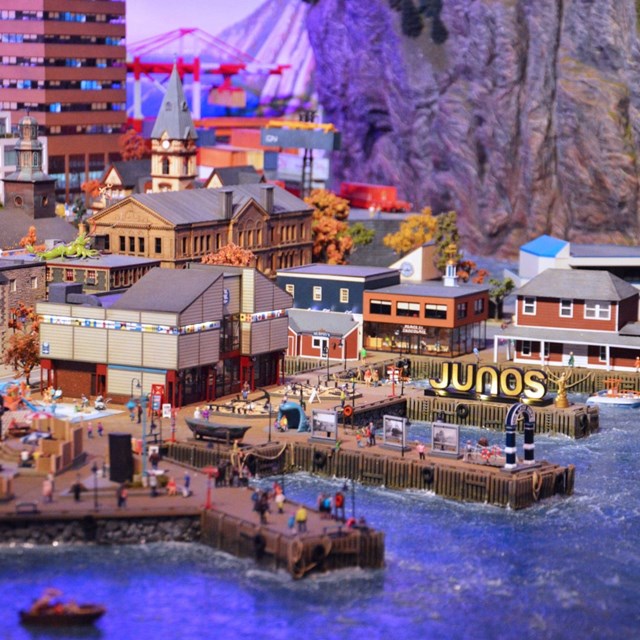 Galleries/Museums: Little Canada 1