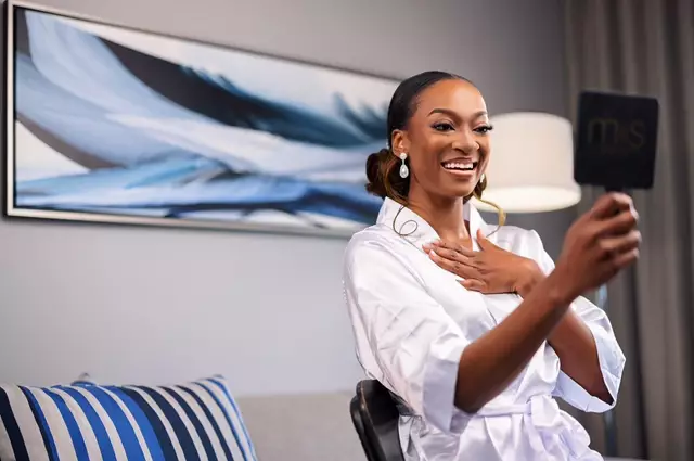 Hair & Makeup: Lumiere Beauty Atelier 3