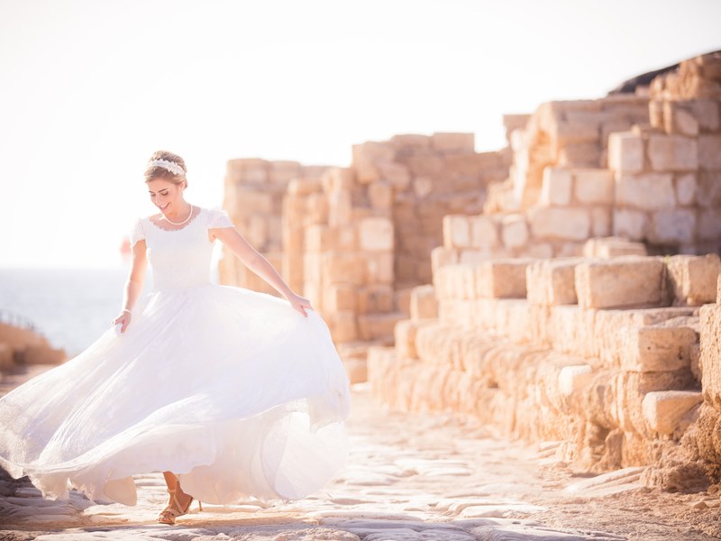 Carousel images of Luminous Weddings