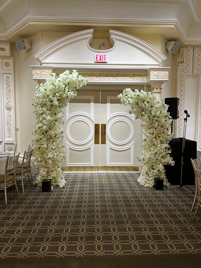 Florists: Luxel Decor & Flowers 1
