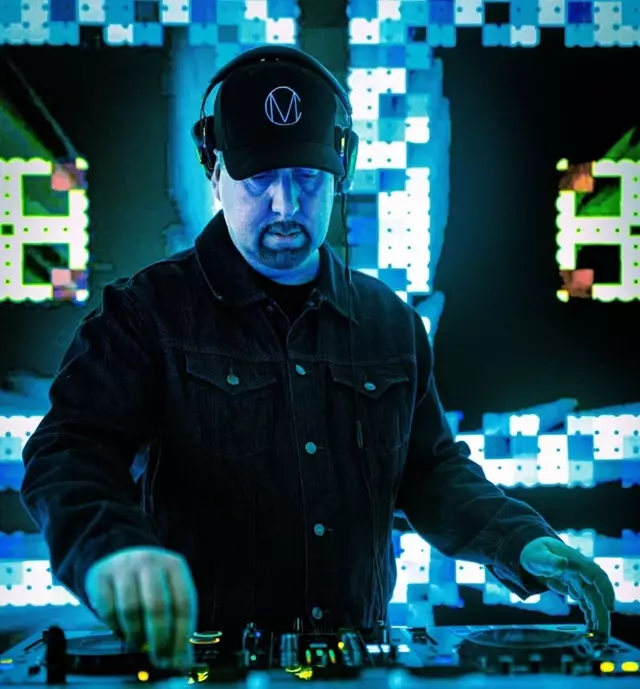 Disc Jockey's / DJs: Michael Coombs Entertainment 2