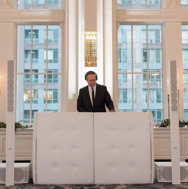 Disc Jockey's / DJs: Michael Coombs Entertainment 15