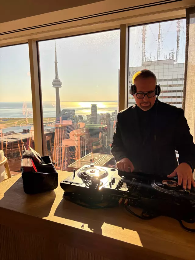 Disc Jockey's / DJs: Michael Coombs Entertainment 1