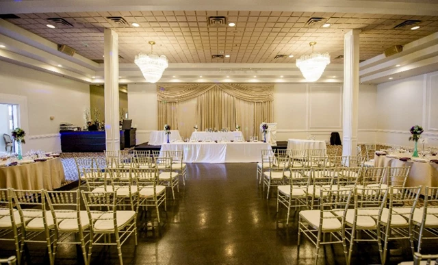 Ballroom 3 with headtable & ceremony