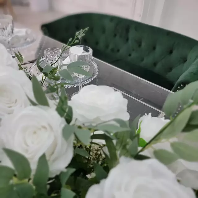 Balloons: NWR Decor Inc. 16