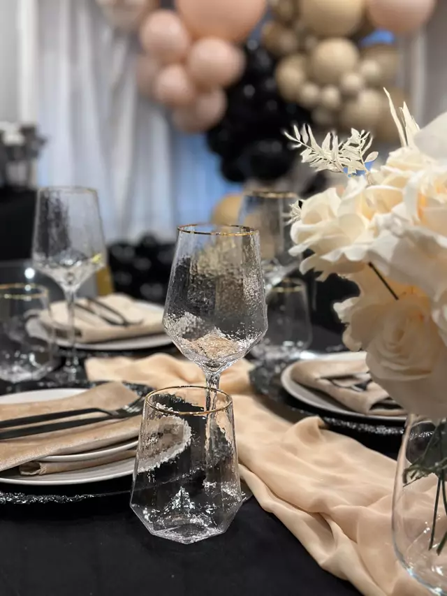 Balloons: NWR Decor Inc. 12