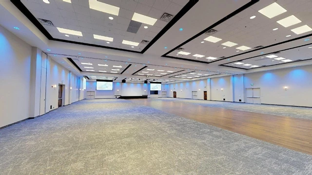 Hall BC - 700 Theatre, 650 Rounds