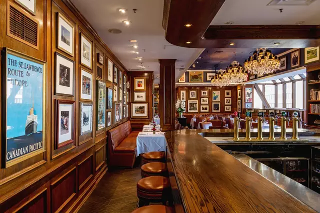 Restaurants: Oak Room 19