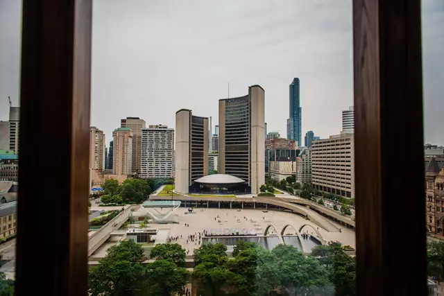 Restaurants: Oak Room 8